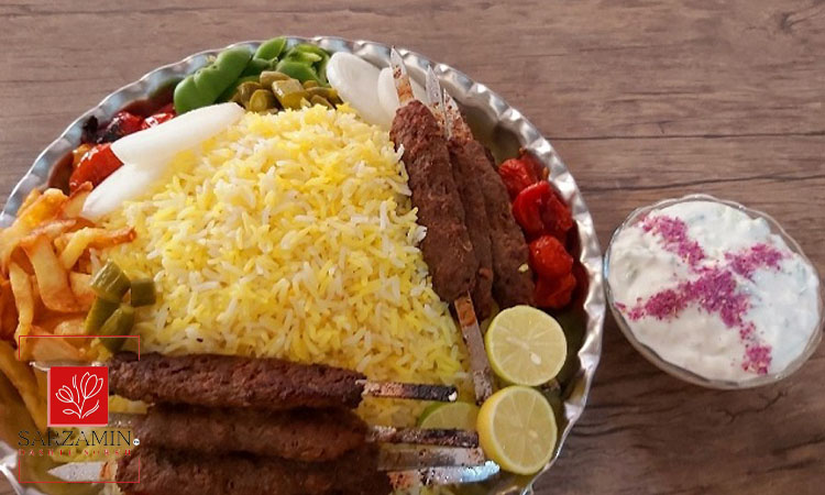 ماست موسیر در کنار غذاهای گوشتی